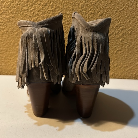 Frye Fringe Dark Grey Booties. Size 8.5 B - Picture 4 of 12